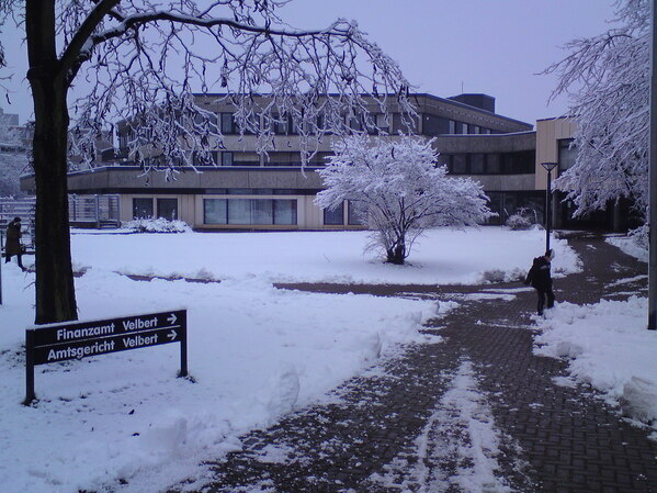 Amtsgericht Velbert Aussenansicht im Winter