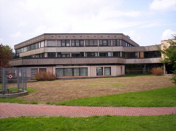 Amtsgericht Velbert Aussenansicht im Sommer